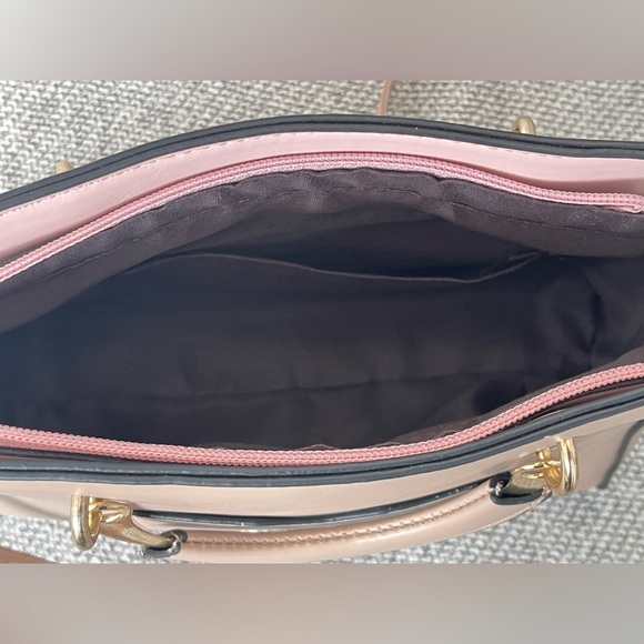 Chic Pink and Gold Satchel with Structured Design - Picture 15 of 16